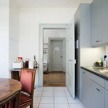 2 Zimmer In Jugendstilwohnung Mit Garten