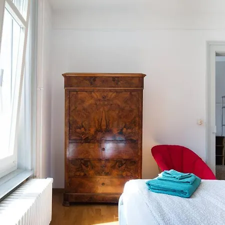 2 Zimmer In Jugendstilwohnung Mit Garten