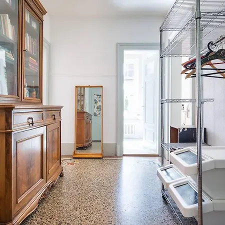 2 Zimmer In Jugendstilwohnung Mit Garten