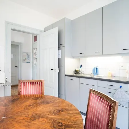 2 Zimmer In Jugendstilwohnung Mit Garten *
